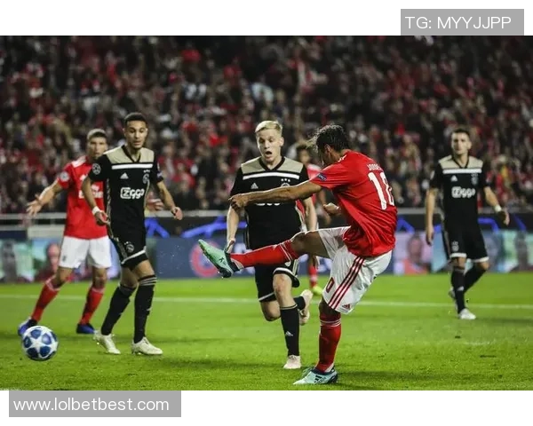 西甲历史冷门本菲卡与利物浦战成平局绝杀瞬间引发全场沸腾