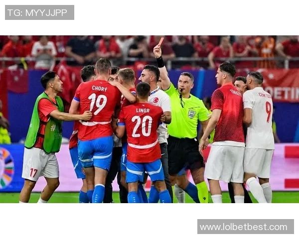 世界杯曼联与马竞激战成平局争议判罚引发全场热议与不满