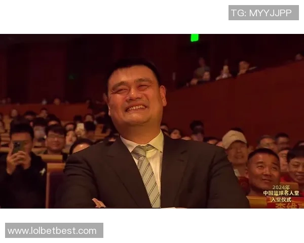 杨洁与姚明的传奇故事：从篮球场到影视圈的跨界合作与友谊