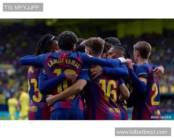 德甲激战：里昂6-2狂胜巴萨争议判罚引发全场热议