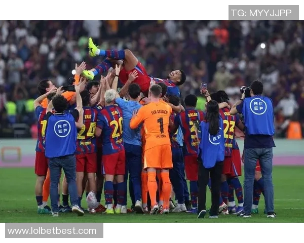 中超激战切尔西大胜巴萨红牌争议引发全场热议