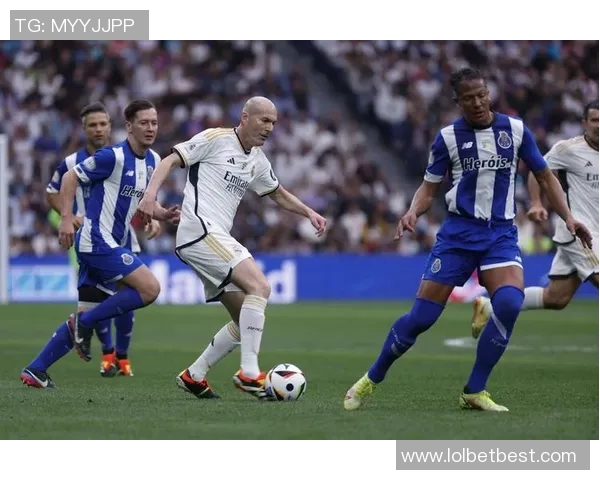 波尔图与皇马激战成平局补时争议进球引发全场沸腾