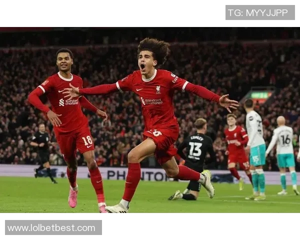 欧冠激战：利物浦与国米鏖战平局神扑瞬间成焦点分析