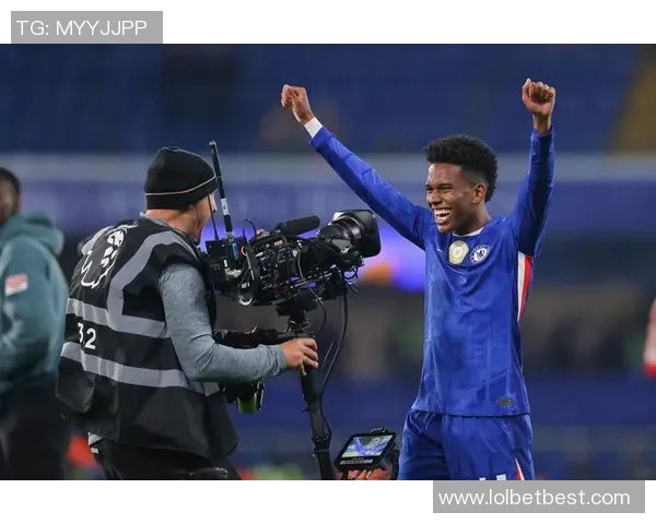 世界杯激战切尔西与多特蒙德0比0平神扑引发争议判罚引全场热议