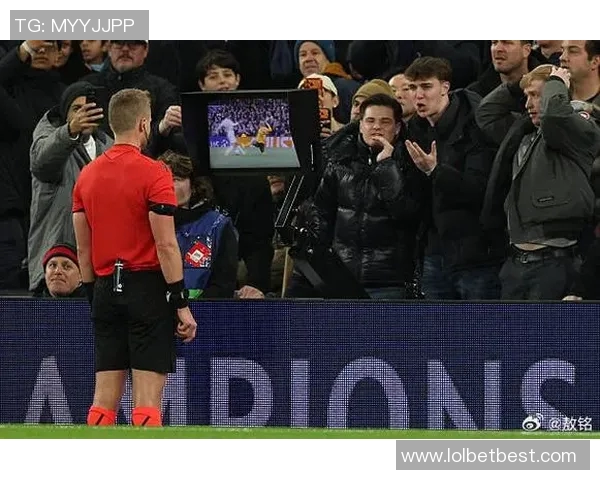 英超激战:里昂绝杀曼城引发争议判罚全场沸腾 英超激战:里昂绝杀曼城引发争议判罚全场沸腾