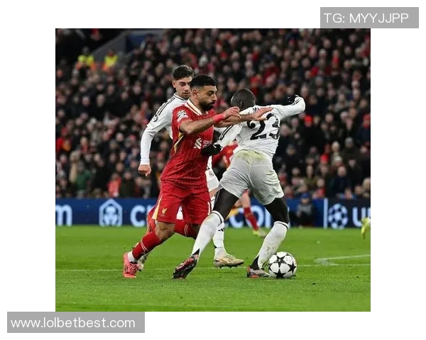 友谊赛精彩回顾：那不勒斯小胜利物浦红牌事件引发全场热议